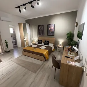 La Via Di Mezzo , Katania Włochy